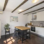 Villa Peaceful With Pool & Sauna, La Casa Di Kyra *