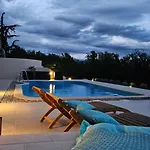 Villa Peaceful With Pool & Sauna, La Casa Di Kyra *