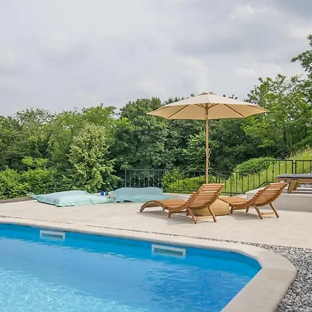 La Casa Di Kyra, Surrounded By Greenery In A Quiet Location With Pool And Sauna