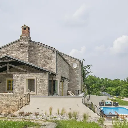 Villa Peaceful With Pool & Sauna, La Casa Di Kyra *