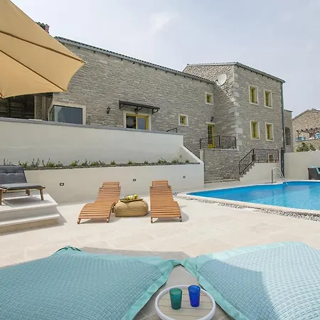 Villa La Casa Di Kyra, Surrounded By Greenery In A Quiet Location With Pool And Sauna *