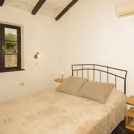 La Casa Di Kyra, Surrounded By Greenery In A Quiet Location With Pool And Sauna