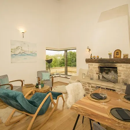 La Casa Di Kyra, Surrounded By Greenery In A Quiet Location With Pool And Sauna Villa