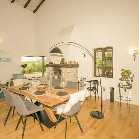 La Casa Di Kyra, Surrounded By Greenery In A Quiet Location With Pool And Sauna *