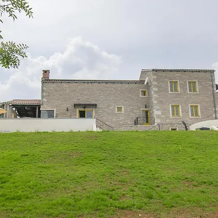La Casa Di Kyra, Surrounded By Greenery In A Quiet Location With Pool And Sauna