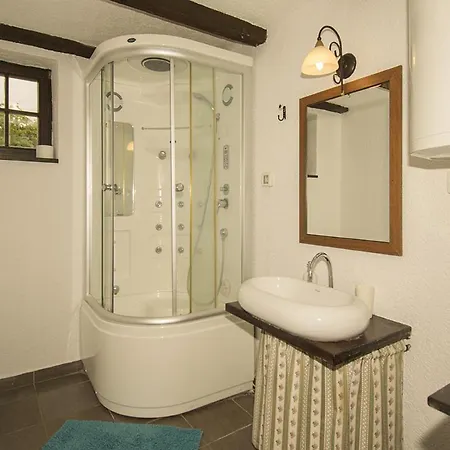 Villa La Casa Di Kyra, Surrounded By Greenery In A Quiet Location With Pool And Sauna