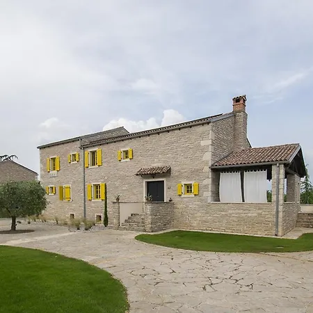 La Casa Di Kyra, Surrounded By Greenery In A Quiet Location With Pool And Sauna