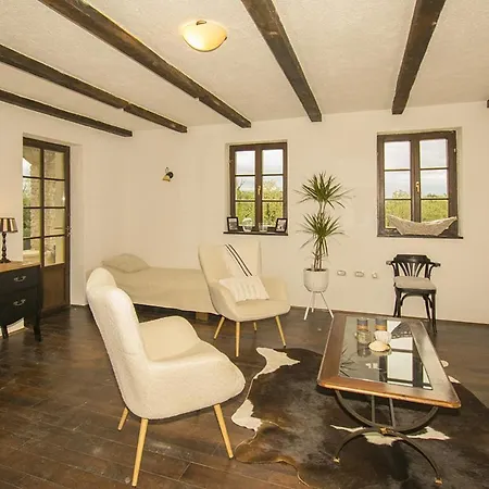 La Casa Di Kyra, Surrounded By Greenery In A Quiet Location With Pool And Sauna Villa *